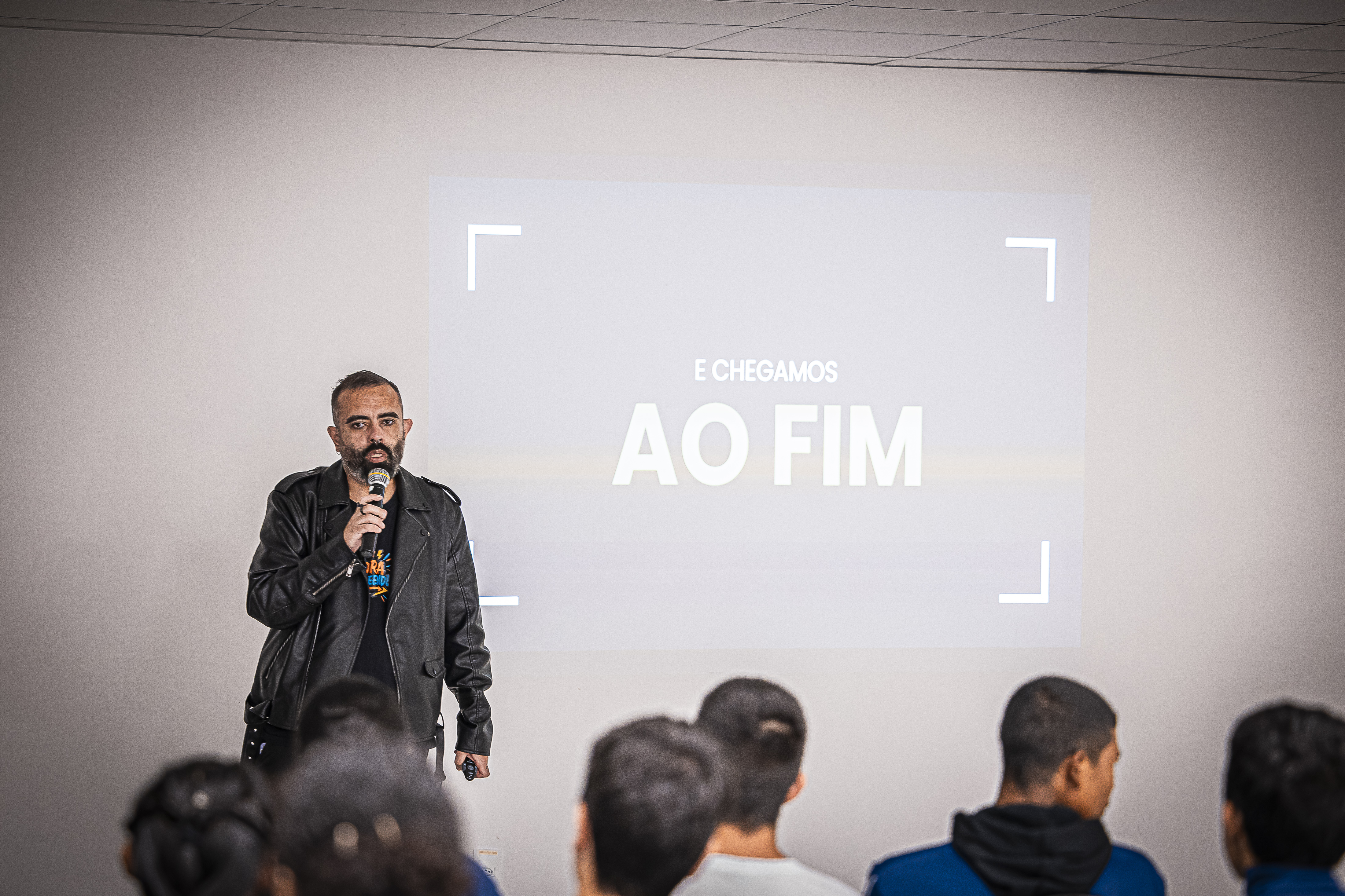 Quem trabalha com negócios não pode se dar ao luxo de ser invisível no LinkedIn